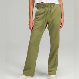 Lululemon Loungeful Straight Leg Pant
Bronze Green B